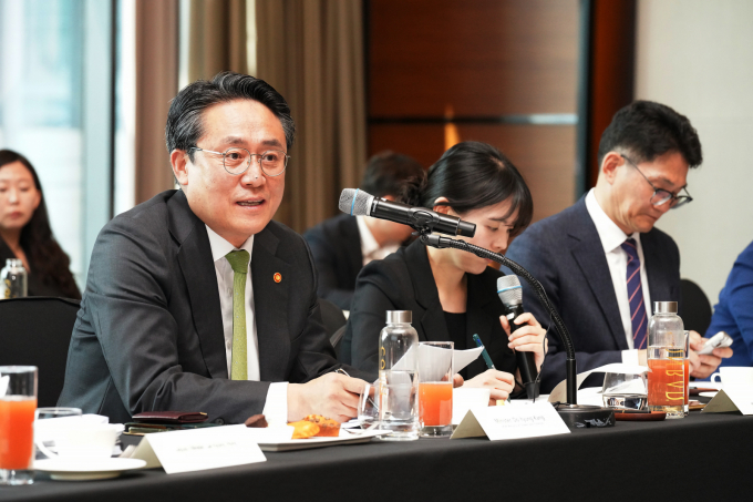 이재명 대통령의 대선 공약인 해양수산부 부산 이전을 위한 로드맵이 나왔다. 사진은 강도형 해양수산부 장관이 질문에 답변하는 모습. /사진=뉴스1