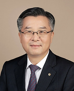 권혁웅 전 한화오션 대표가 한화생명 최고경영자를 맡는다./사진=한화그룹 