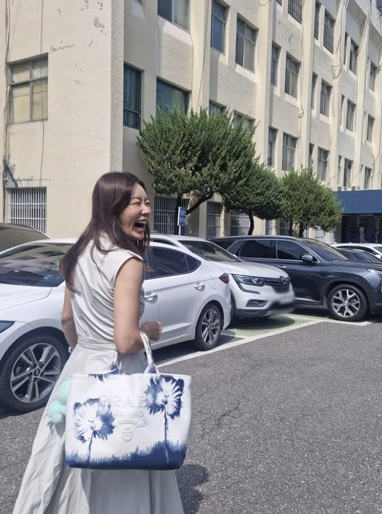 방송인 안선영이 경찰서를 다녀온 근황을 전해 눈길을 끌었다. /사진=안선영 인스타그램