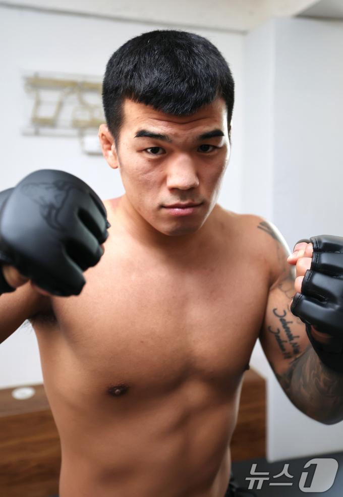 UFC 진출 22호 한국인 파이터 고석현 선수가 22일 오후 서울 강남구 하바스 mma에서 뉴스1과 인터뷰에 앞서 포즈를 취하고 있다. 2025.1.22/뉴스1 ⓒ News1 임세영 기자