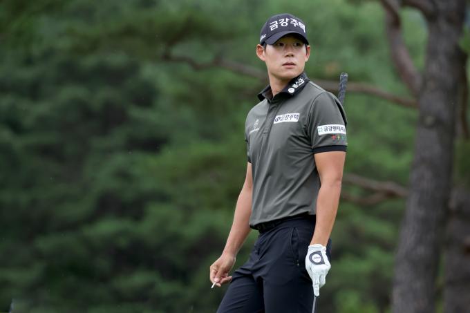 KPGA 선수권 3라운드 단독 선두에 오른 신용구(KPGA 제공)
