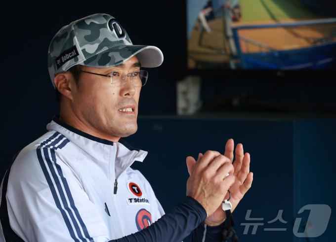 조성환 두산 베어스 감독대행. 2025.6.3/뉴스1 ⓒ News1 김진환 기자