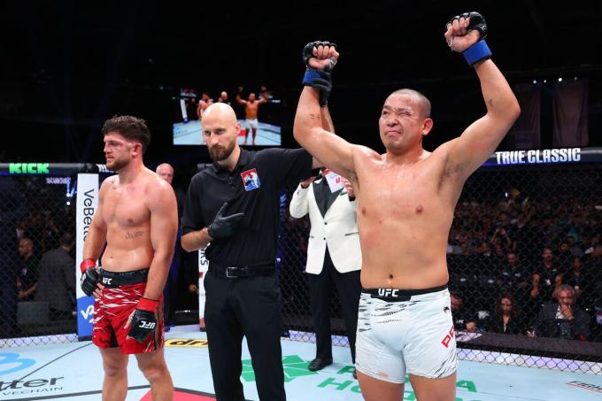 UFC 9승째를 따낸 박준용.(오른쪽).(UFC 제공)