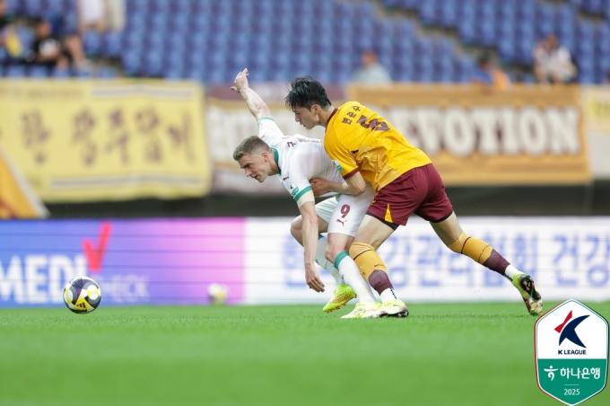 광주FC와 대전 하나시티즌이 2-2로 비겼다. (한국프로축구연맹 제공)