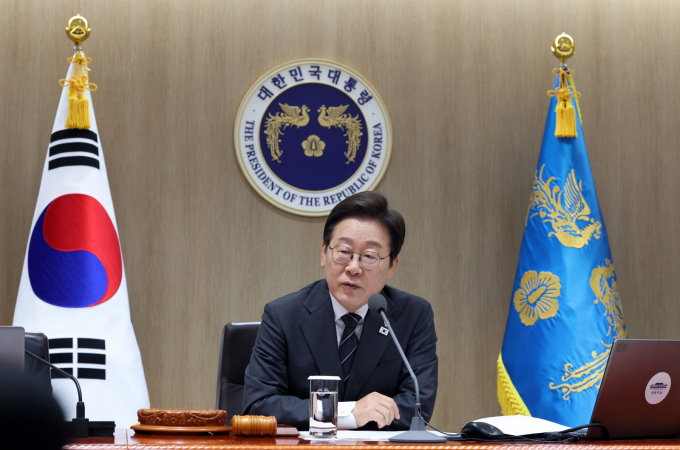 이재명 대통령이 23일 서울 용산구 대통령실에서 임기 첫 대통령실 수석보좌관회의(수보회의)를 주재한다. 사진은 지난 19일 이 대통령이 서울 용산구 대통령실 청사에서 열린 국무회의에서 발언하는 모습. /사진=뉴시스(대통령실통신사진기자단)