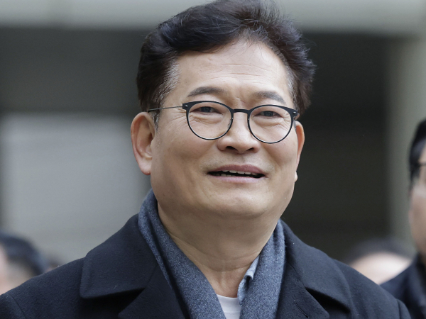 송영길 소나무당 대표가 보석으로 풀려난다. 사진은 송영길 소나무당 대표가 지난 1월8일 서울 서초구 서울중앙지방법원에서 열린 '더불어민주당 전당대회 돈봉투' 의혹 선고기일에 출석하며 취재진 질문에 답변하고 있는 모습. /사진=뉴시스