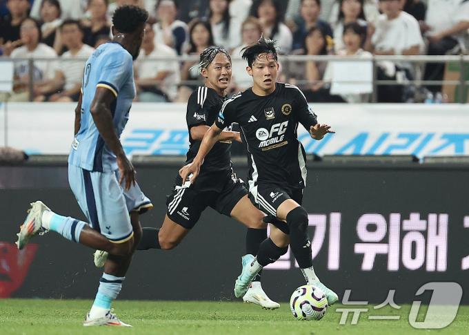 지난해 쿠팡플레이 영플레이어로 뽑혀 토트넘을 상대한 양민혁. /뉴스1 ⓒ News1 김진환 기자