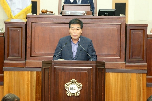 공무원을 폭행한 안주찬 구미시의원이 의원직을 유지하게 됐다. 사진은 안주찬 구미시의원 모습. /사진=구미시의회 홈페이지 캡처