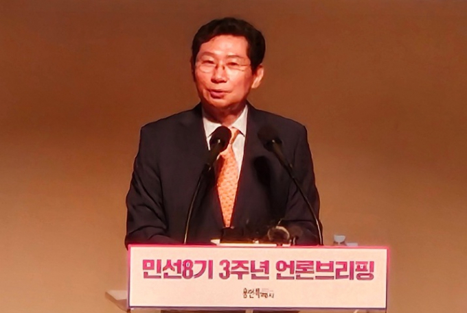 이상일 용인특례시장이 23일 민선 8기 3주년 언론 브리핑을 통해 구 지난 공약 성과와 함께 '150만의 광역시 비전'을 밝히고 있다. /사진=김동우 기자