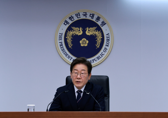 이재명 대통령이 11가지 현안 보고 자리에서 경제 안보와 관련한 능동적이고 신속한 대책을 수립을 주문했다. 사진은 이 대통령이 23일 서울 용산구 대통령실 청사에서 열린 제1차 수석보좌관회의에서 발언하는 모습. /사진=뉴시스