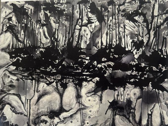 좌혜선, 흐르고 넘치는 것 #2, 2022, 한지에 목탄, 분채, 채색, 380x520cm. (아트스페이스3 제공)