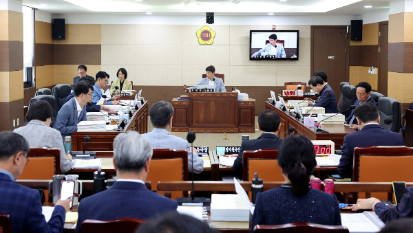 인천광역시의회 교육위원회 회의. 