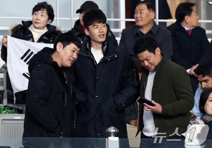 FC서울의 기성용(가운데)/뉴스1 ⓒ News1 이동해 기자