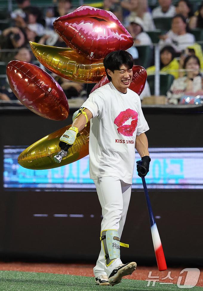 6일  인천 SSG랜더스필드에서 열린 '2024 신한 SOL뱅크 KBO 올스타전’ 나눔 올스타와 드림 올스타의 경기, 나눔팀 키움 송성문이 7회초 타석에 들어서고 있다. 2024.7.6/뉴스1 ⓒ News1 김진환 기자