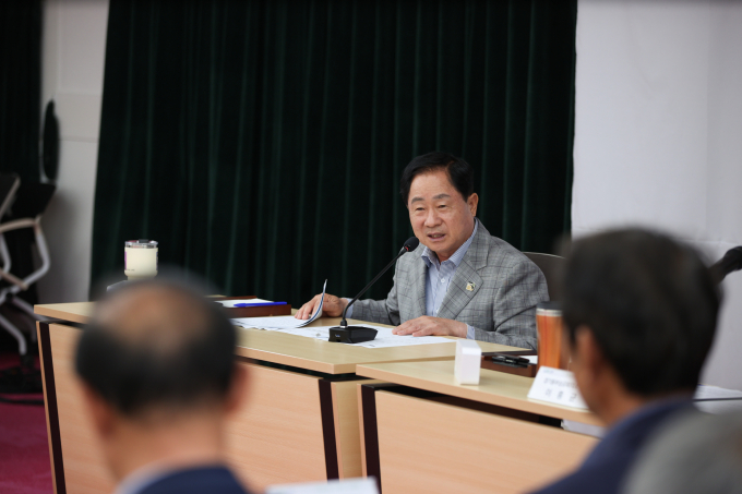 주광덕 남양주시장이 지난 24일 시청 여유당에서 열린 '2025년 2분기 진심소통 기업인 정례 간담회'에 참석해 인사말을 하고 있다. /사진제공=남양주시