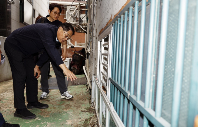황상하 서울주택도시공사(SH공사) 사장과 점검단이 관악구 신림동 일대 안전관리 현장 점검을 실시했다. /사진=서울주택도시공사(SH공사)