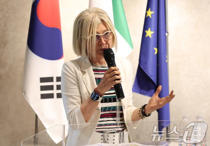 에밀리아 가토 주한이탈리아 대사가 25일 서울 강남구 신사동 하이스트리트 이탈리아에서 열린 2026 밀라노 코르티나 동계 올림픽 공식 설명회에서 발언하고 있다. 2025.6.25/뉴스1 ⓒ News1 김성진 기자
