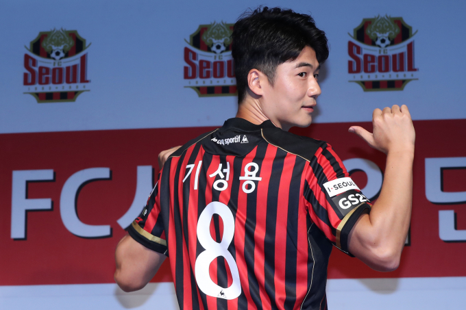 FC서울 기성용이 오랜 시간 활약한 팀을 떠나게 된 비화를 밝혔다. 사진은 2020년 7월22일 서울로 복귀한 기성용의 모습. /사진=뉴스1