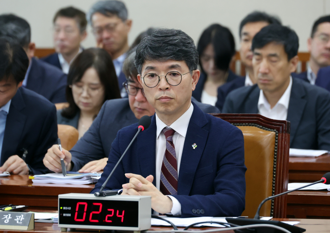 김완섭 환경부 장관이 무공해차 관련 사업 예산 삭감 지적에 "의지는 이전과 같다"고 밝혔다. 사진은 김완섭 환경부 장관의 모습. /사진=뉴시스