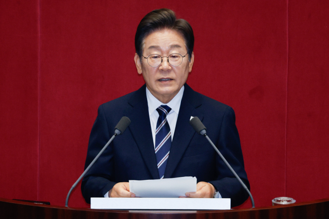 이재명 대통령이 추경안 시정연설에서 "경제 회복과 민생경제 살리는 일이 가장 시급하다"며 여야에 호소했다. 이재명 대통령이 26일 서울 여의도 국회에서 열린 제426회국회(임시회) 제2차 본회의에서 2025년도 제2회 추가경정예산안에 대한 정부의 시정연설을 하고 있다. /사진=뉴스1(국회사진기자단)
