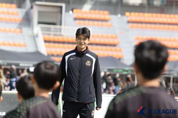 FC서울의 기성용이 포항으로 이적한다. 쉽지 않은 선택이었는데, 또 기성용답게 도전을 택했다. (한국프로축구연맹 제공)