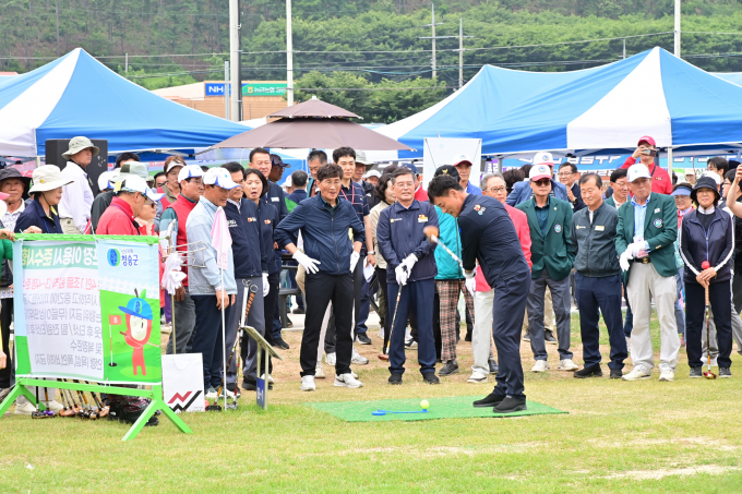26일 안덕면 산남파크골프장에서 산불 피해 이웃을 위한 사랑나눔 제4회 청송군협회장기 파크골프대회가 열리고 있다./사진제공=경북 청송군