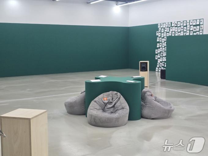 '드리프팅 스테이션-찬미와 애도에 관한 행성 간 다종 오페라' 전시 전경. ⓒ 뉴스1 김정한 기자