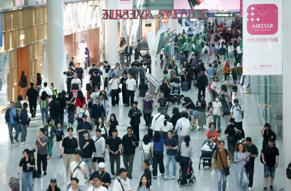 출국 예정이던 인도네시아 국적의 30대 남성이 인천공항에서 투신해 숨지는 사건이 발생했다. 사진은 인천국제공항 제1여객터미널 모습. /사진=뉴시스