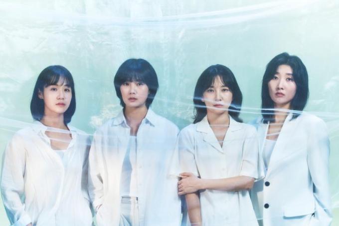 연극 '커튼'에 출연하는 배우 정대진(왼쪽부터), 정다함, 김섬, 신지원(국립정동극장 제공)