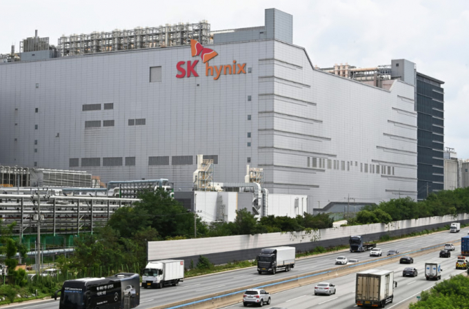  SK하이닉스가 노조에 초과이익분배금(PS) 성과급 상한선 기준을 1700% 상향한 방안을 제시했다. 사진은 경기도 이천시 SK하이닉스 본사 모습. /사진=뉴시스
