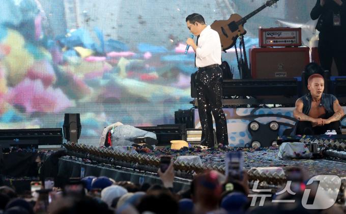 [뉴스1 ★]“슈퍼스타가 부르면 와야죠” 지드래곤, 싸이 흠뻑쇼 출격