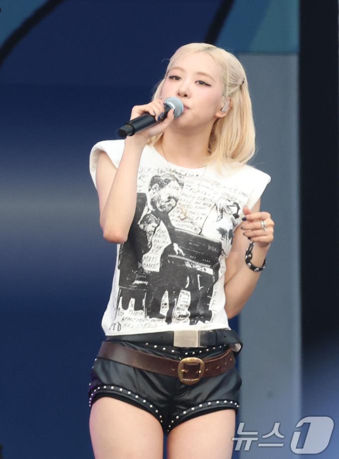 [뉴스1 ★]블랙핑크 로제, 싸이 ‘흠뻑쇼 2025’ 특별 출연한 슈퍼스타