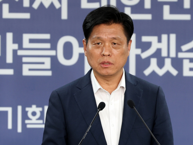 국정기획위원회가 사법고시 부활 관련해 논의할 대상인지 검토하겠다고 29일 밝혔다. 사진은 조승래 국정기획위원회 대변인이 지난 23일 오전 서울 종로구 정부서울청사 창성동 별관 국정기획위원회에서 브리핑을 하는 모습. /사진=뉴스1