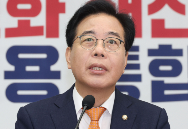 송언석 국민의힘 원내대표가 윤석열 전 대통령과의 관계에 대해 선을 그었다. 사진은 송언석 국민의힘 원내대표가 지난 27일 오전 서울 여의도 국회에서 열린 의원총회에서 발언하고 있는 모습. /사진=뉴스1
