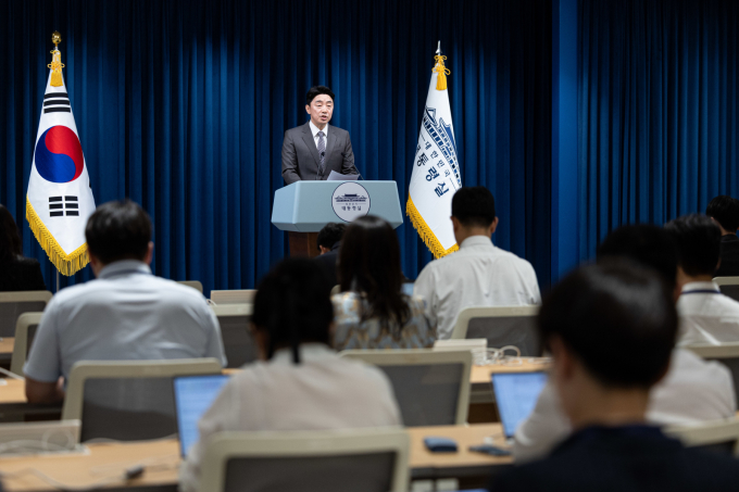 강훈식 대통령 비서실장이 지난 29일 서울 용산구 대통령실 청사에서 기획재정부·교육부·산업통상자원부·법무부·행정안전부·보건복지부의 장관 인사 브리핑을 하고 있다. /사진=뉴스1