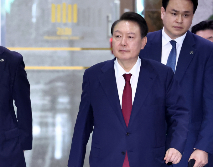 윤석열 전 대통령측이 특검팀에 2차 소환 일정을 다음달 3일 이후로 연기해달라고 요구했다. 사진은 지난 29일 내란특검 사무실에서 피의자 신분으로 조사를 마친 뒤 귀가하는 윤 전 대통령의 모습. /사진=뉴스1