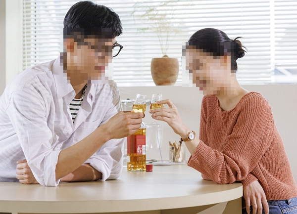 아내가 전 남자친구에게 연락해 '술 먹자'고 꼬셔 이혼하고 싶다는 남성의 하소연이 전해졌다. 사진은 기사의 이해를 돕기 위한 자료 사진. /사진=클립아트코리아