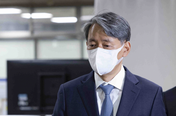 조지호 경찰청장의 파면 여부를 정하는 탄핵심판 첫 심리가 1일 열린다. 사진은 지난 7일  '12·3 비상계엄' 사태 관련 내란중요임무종사 등 혐의로 기소된 조지호 전 경찰청장이 서울 서초구 서울중앙지방법원에서 열린 공판에 출석한 모습. /사진=뉴시스