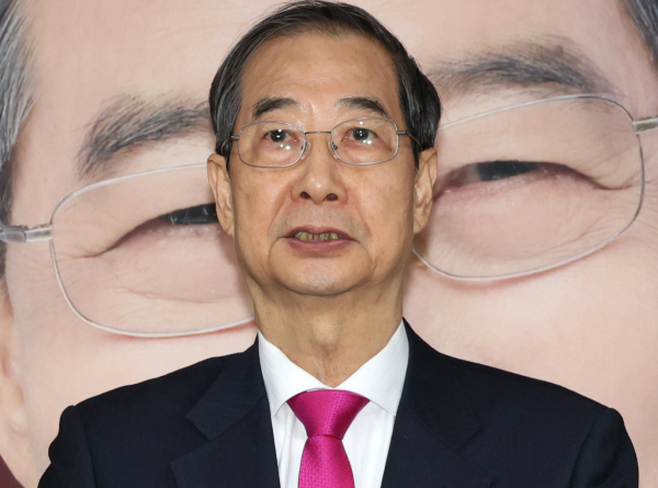 한덕수 전 국무총리가 지난해 12·3 비상계엄 당시 뒤늦게 계엄 선포문에 서명했다. 사진은 국민의힘 대선후보로 등록했던 한덕수 전 국무총리가 지난 5월11일 오전 서울 여의도 캠프 사무실에서 기자회견을 열고 국민의힘 대통령 후보 변경을 위한 당원 투표가 부결된 것과 관련해 "모든 것을 겸허하게 수용하고 승복하겠다"고 입장을 밝히고 있는 모습. /사진=뉴스1