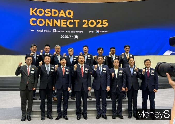 1일 여의도 한국거래소에서 '코스닥 커넥트 2025' 행사가 개최됐다. 사진은 정은보 한국거래소 이사장을 비롯한 개회식 참석자들. /사진=머니S 이예빈 기자 
