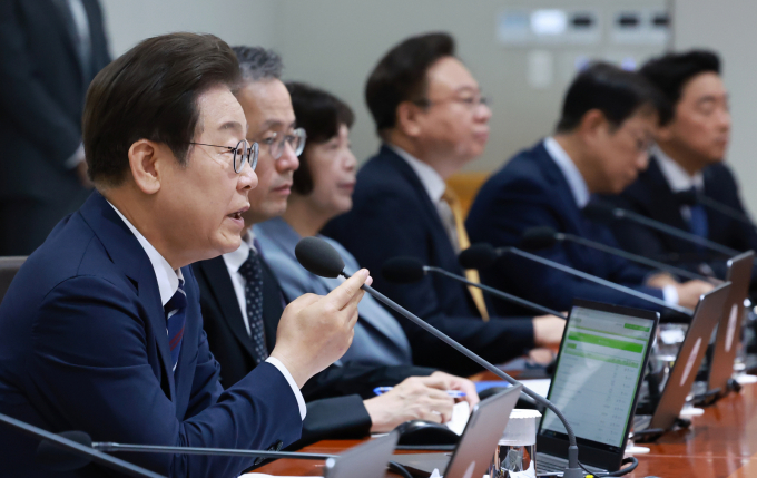 이재명 대통령이 1일 서울 용산구 대통령실청사에서 진행된 국무회의에서 임명된 권력은 선출 권력인 국회를 존중해야한다고 강조했다. 이 대통령이 1일 서울 용산 대통령실 청사에서 열린 국무회의에서 발언하는 모습. /사진=뉴시스(대통령실통신사진기자단)