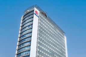 코오롱글로벌이 골프·리조트·호텔 전문기업 &#039;엠오디&#039;(MOD)와 자산관리 전문기업 &#039;코오롱엘에스아이&#039;(LSI)를 흡수합병했다. 사진은 코오롱글로벌 과천 사옥 전경. /사진=코오롱글로벌