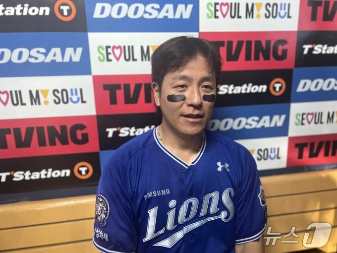 삼성 라이온즈 포수 강민호가 1일 열린 KBO리그 잠실 두산 베어스전에서 4-1 승리를 이끈 뒤 인터뷰하고 있다. 2025.7.1/뉴스1 ⓒ News1 이상철 기자