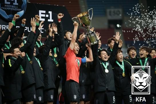 동아시아 축구 최강을 가리는 E-1 챔피언십이 6년 만에 한국에서 열린다. 사진은 2019년 부산 대회 우승 장면(대한축구협회 제공)