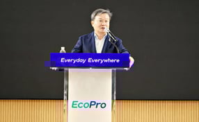 이동채 에코프로 창업주가 지난 1일 충북 오창 에코프로 본사에서 개최한 3분기 분기 조회식에 참석했다. /사진=에코프로