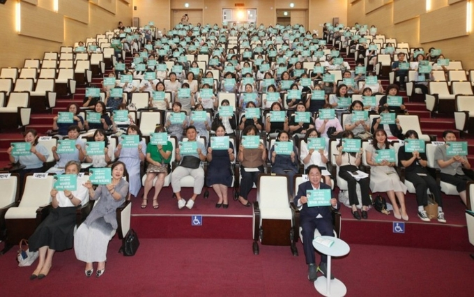 남양주시가 1일 정약용도서관 공연장에서 보육 교직원 300명이 참석한 가운데 ‘정약용 보육 과정 사례발표회’를 열고 있다. /사진제공=남양주시