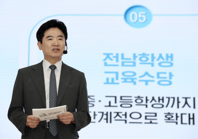 김대중 전남도교육감이 3일 청사 대회의실에서 주민직선 4기 전남교육 출범 3주년 기자회견을 갖고 교육정책 추진 방향을 발표하고 있다./사진=전남도교육청