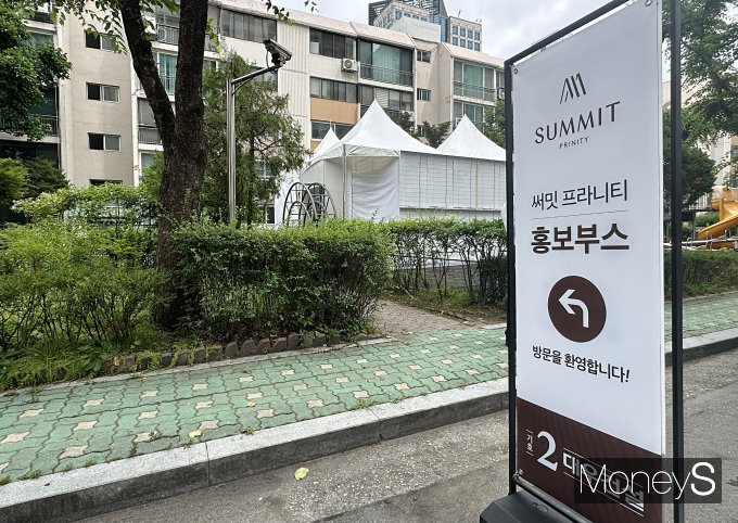 개포우성7차 단지내 설치된 대우건설 홍보부스. /사진=장동규 기자