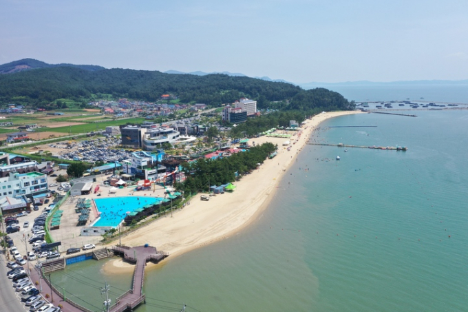                                           보성 율포솔밭해수욕장 전경/보성군