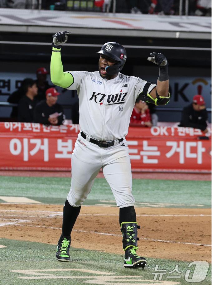 KBO리그 외국인 타자 최다 홈런 기록을 경신한 KT 위즈 멜 로하스 주니어. 뉴스1 ⓒ News1 장수영 기자